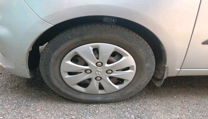 2011 Hyundai i10 MAGNA 1.2, Petrol, Manual, 1,02,734 km, tyre