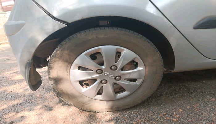 2011 Hyundai i10 MAGNA 1.2, Petrol, Manual, 1,02,734 km, tyre