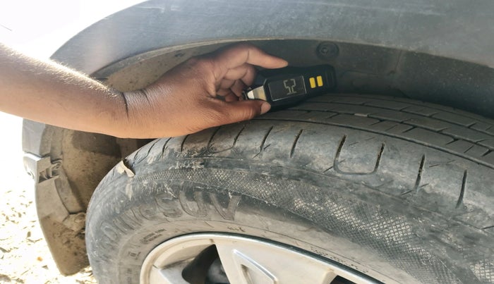 2014 Mahindra XUV500 W8, Diesel, Manual, 1,77,689 km, tyre