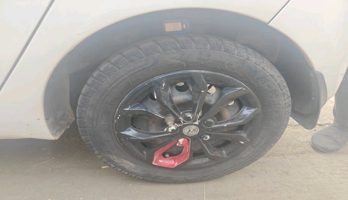 2014 Hyundai Eon MAGNA +, Petrol, Manual, 1,02,696 km, tyre