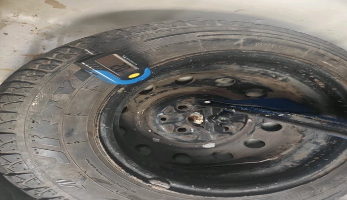 2014 Hyundai Eon MAGNA +, Petrol, Manual, 1,02,696 km, tyre