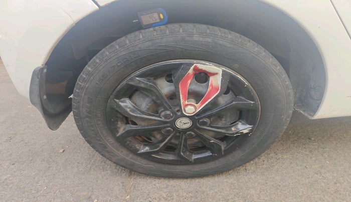 2014 Hyundai Eon MAGNA +, Petrol, Manual, 1,02,696 km, tyre