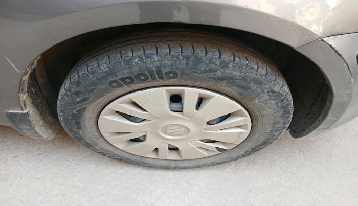 2011 Maruti Swift VXI, Petrol, Manual, 1,17,071 km, tyre