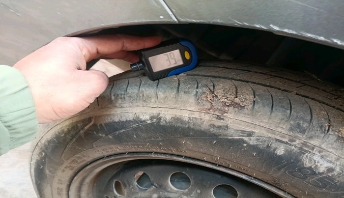 2022 Maruti Ertiga VXI CNG, CNG, Manual, 45,188 km, tyre