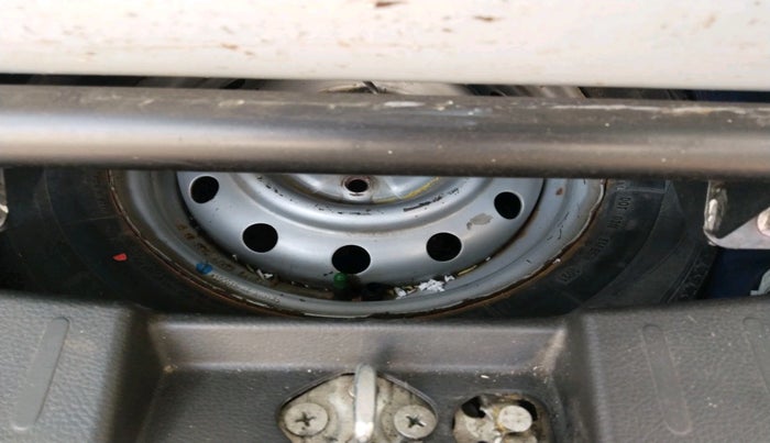 2015 Maruti Wagon R 1.0 LXI CNG, CNG, Manual, 85,453 km, tyre