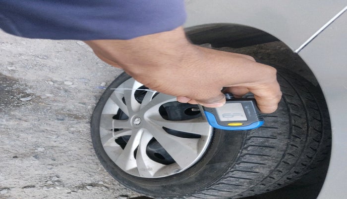 2013 Maruti Wagon R 1.0 VXI, CNG, Manual, 1,42,175 km, tyre