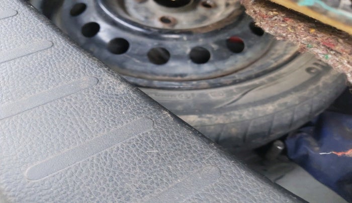 2013 Maruti Wagon R 1.0 VXI, CNG, Manual, 1,42,175 km, tyre