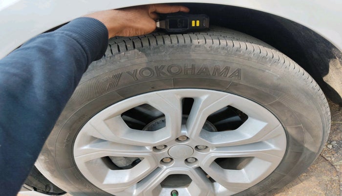 2020 Landrover Range Rover Evoque 2.0 DIESEL S, Diesel, Automatic, 1,59,922 km, tyre