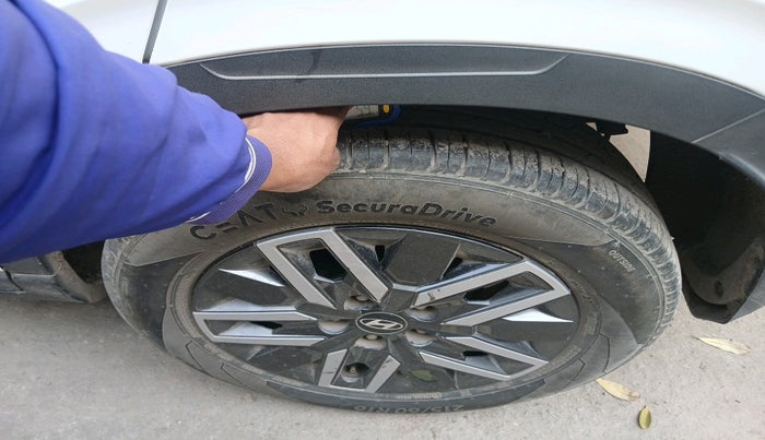 2023 Hyundai VENUE S (O) 1.0 Turbo Petrol DCT, Petrol, Automatic, 13,782 km, tyre