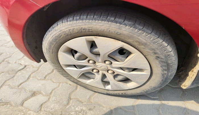 2016 Hyundai Xcent S 1.2, Petrol, Manual, 49,239 km, tyre