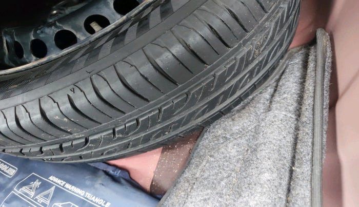 2016 Hyundai Xcent S 1.2, Petrol, Manual, 49,239 km, tyre