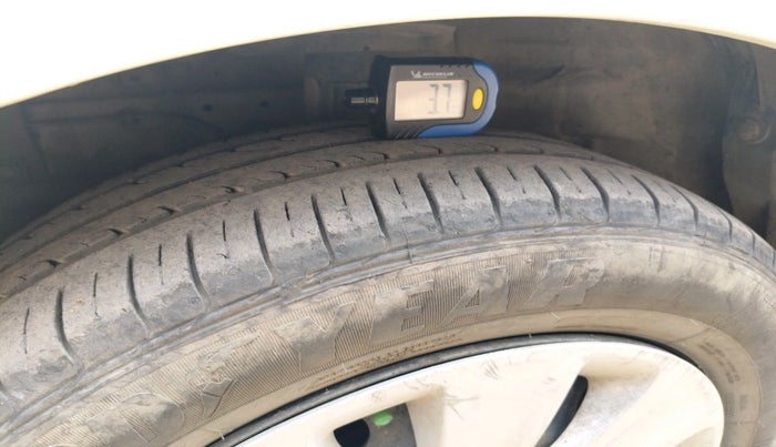 2016 Maruti Ertiga VXI, Petrol, Manual, 86,013 km, tyre