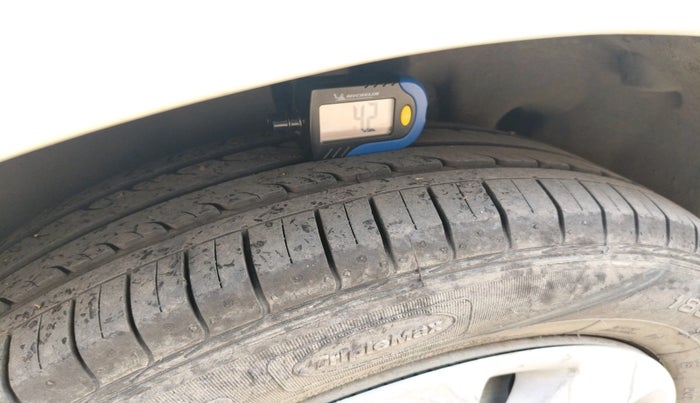 2016 Maruti Ertiga VXI, Petrol, Manual, 86,013 km, tyre