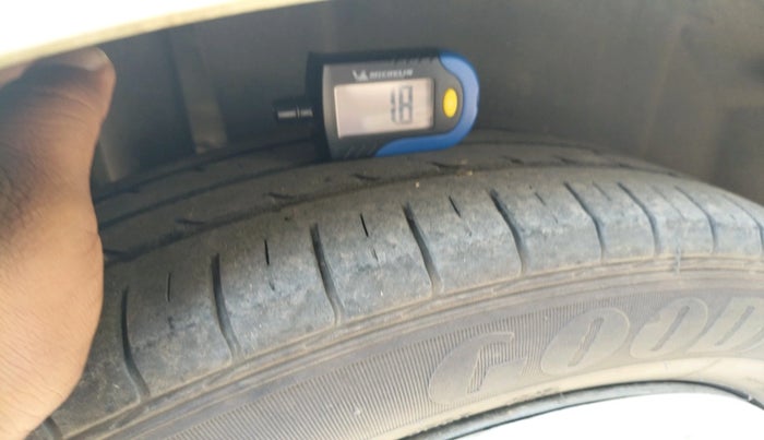 2016 Maruti Ertiga VXI, Petrol, Manual, 86,013 km, tyre