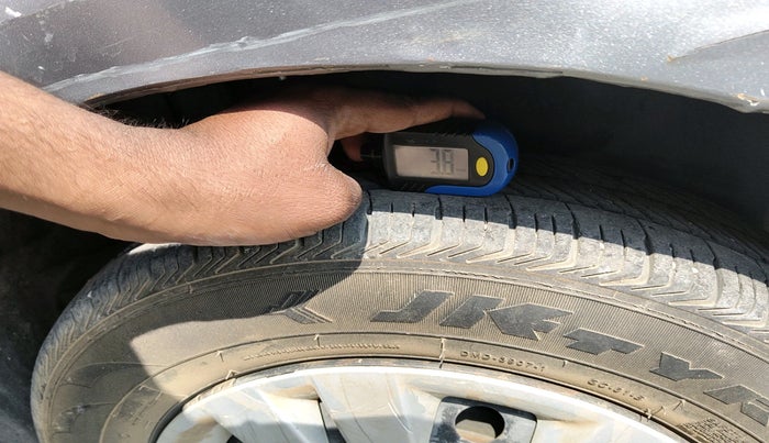 2013 Maruti Swift Dzire VXI, Petrol, Manual, 1,11,810 km, tyre