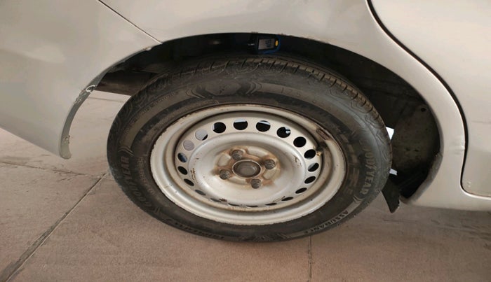 2013 Honda Amaze 1.5L I-DTEC E, Diesel, Manual, 1,31,537 km, tyre