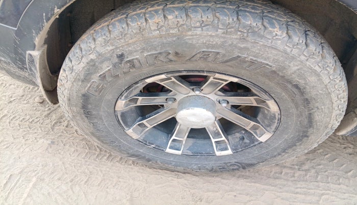 2017 Tata Hexa XM 4X2 7 STR, Diesel, Manual, 1,35,000 km, tyre