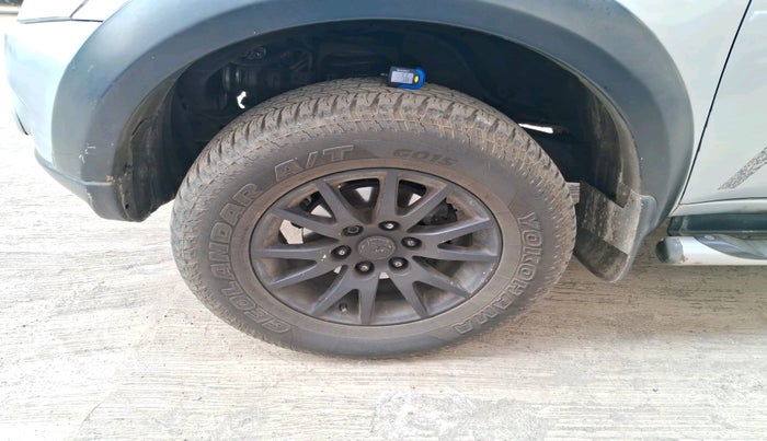 2013 Mitsubishi Pajero Sport 2.5 MT 4X4, Diesel, Manual, 1,21,692 km, tyre