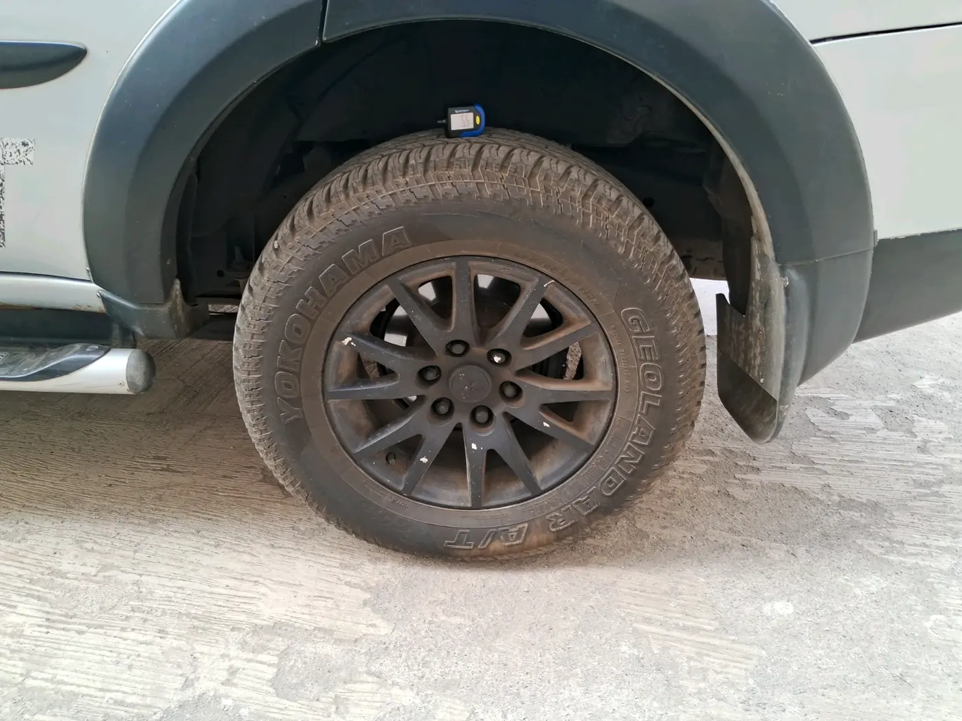 2013 Mitsubishi Pajero Sport 2.5 MT 4X4, Diesel, Manual, 1,21,692 km, tyre