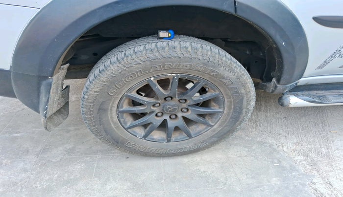 2013 Mitsubishi Pajero Sport 2.5 MT 4X4, Diesel, Manual, 1,21,692 km, tyre