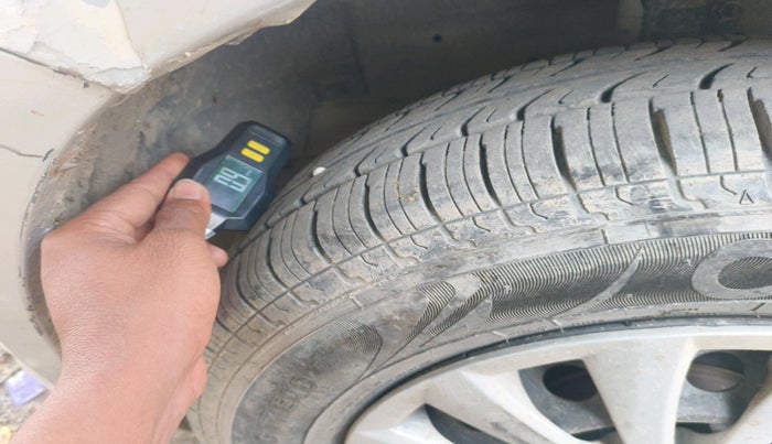 2014 Maruti Swift Dzire VXI, Petrol, Manual, 63,405 km, tyre