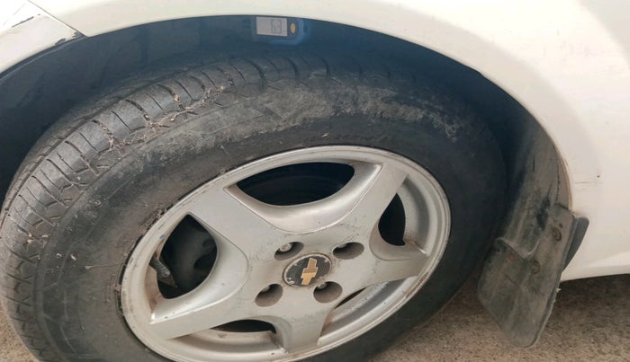 2011 Chevrolet Optra Magnum LT 2.0 TCDI, Diesel, Manual, 1,79,095 km, tyre