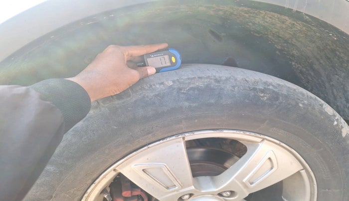 2014 Mahindra XUV500 W6, Diesel, Manual, 1,08,024 km, tyre