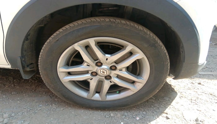 2020 Renault TRIBER RXZ AMT, Petrol, Automatic, 1,30,454 km, tyre