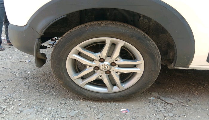 2020 Renault TRIBER RXZ AMT, Petrol, Automatic, 1,30,454 km, tyre