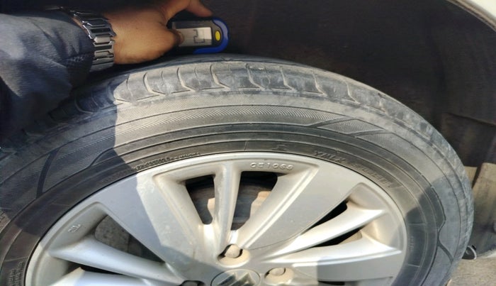 2014 Maruti Swift ZXI, Petrol, Manual, 1,13,624 km, tyre