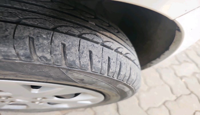 2015 Hyundai Grand i10 SPORTZ 1.2 KAPPA VTVT, Petrol, Manual, 43,759 km, tyre