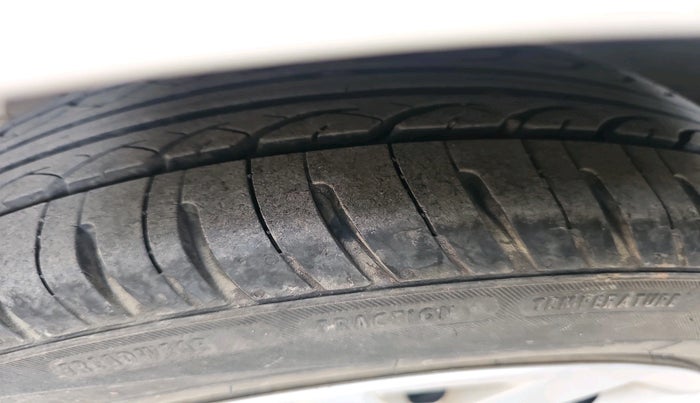 2015 Hyundai Grand i10 SPORTZ 1.2 KAPPA VTVT, Petrol, Manual, 43,759 km, tyre