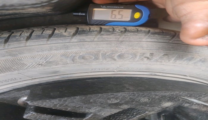 2016 Volkswagen Vento HIGHLINE 1.5 AT, Diesel, Automatic, 1,47,888 km, tyre