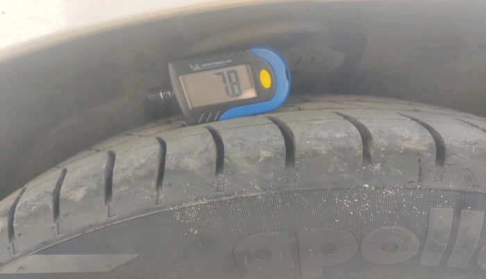 2016 Volkswagen Vento HIGHLINE 1.5 AT, Diesel, Automatic, 1,47,888 km, tyre