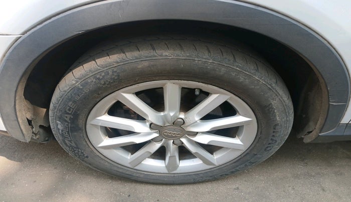 2012 Audi Q3 2.0 QUATTRO TDI AT, Diesel, Automatic, 1,59,617 km, tyre