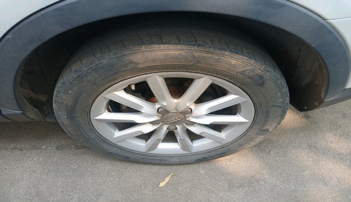 2012 Audi Q3 2.0 QUATTRO TDI AT, Diesel, Automatic, 1,59,617 km, tyre