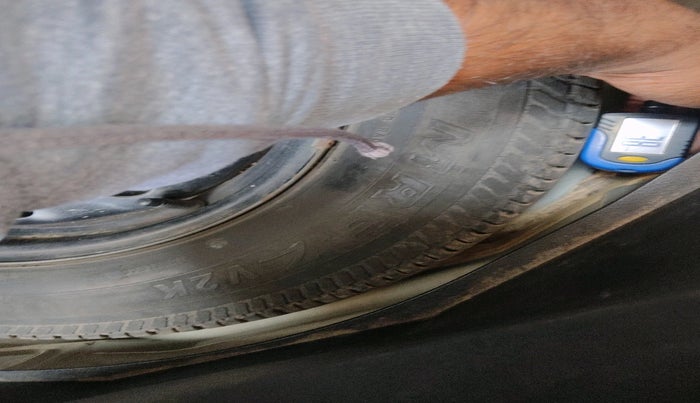 2011 Maruti Swift VXI, Petrol, Manual, 72,186 km, tyre