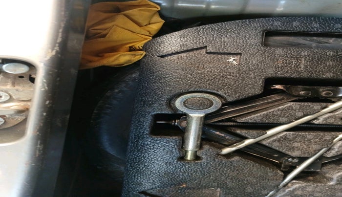 2011 Chevrolet Beat LT PETROL, Petrol, Manual, 95,233 km, tyre