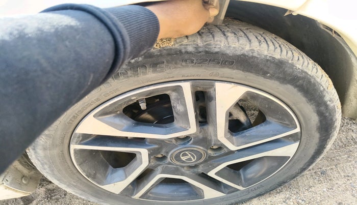 2020 Tata Tiago XZA PLUS DUAL TONE PETROL, Petrol, Automatic, 68,358 km, tyre