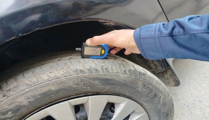 2012 Toyota Etios Liva G, CNG, Manual, 85,610 km, tyre