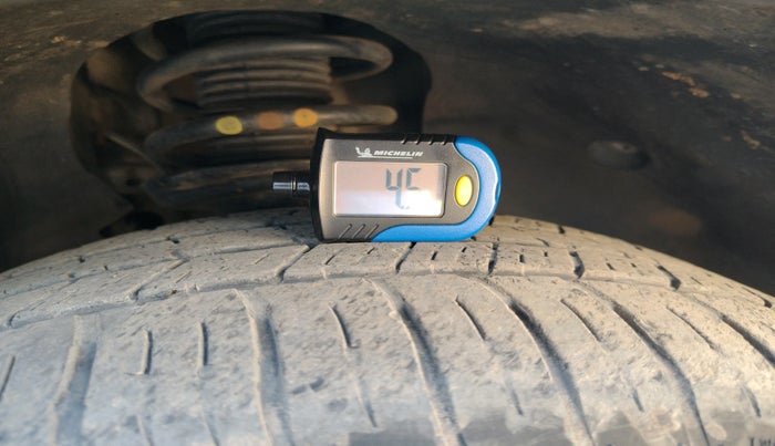 2018 Volkswagen TIGUAN HIGHLINE TDI AT, Diesel, Automatic, 1,01,625 km, tyre