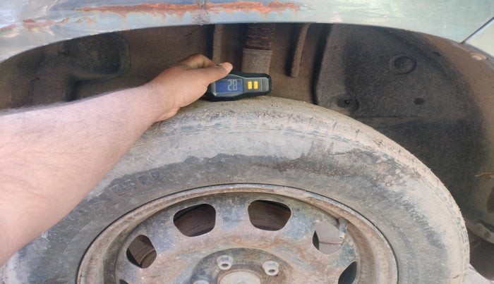 2014 Nissan Terrano XL (D), Diesel, Manual, 1,12,839 km, tyre