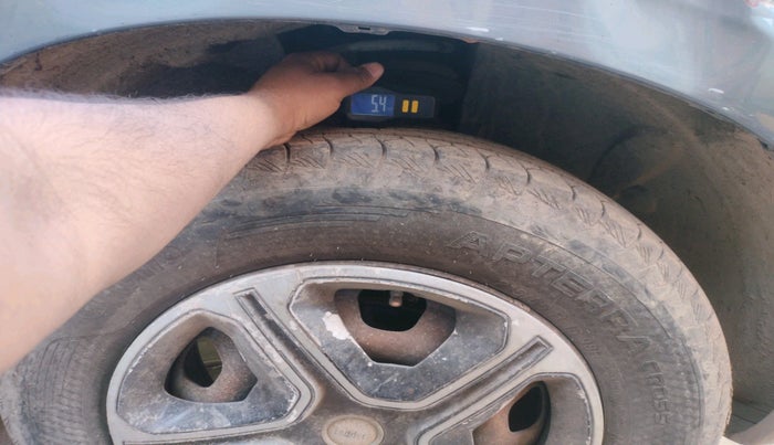 2014 Nissan Terrano XL (D), Diesel, Manual, 1,12,839 km, tyre