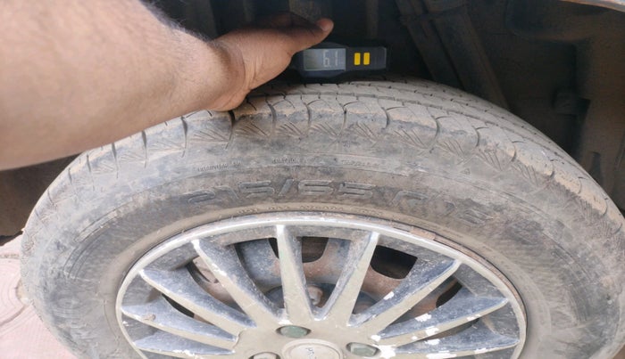 2014 Nissan Terrano XL (D), Diesel, Manual, 1,12,839 km, tyre