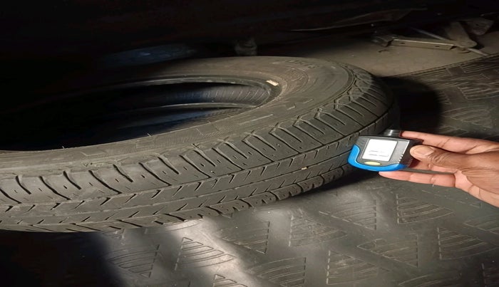 2014 Maruti Eeco 5 STR, Petrol, Manual, 1,02,344 km, tyre