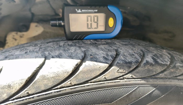 2011 Hyundai Eon MAGNA O, Petrol, Manual, 89,385 km, tyre