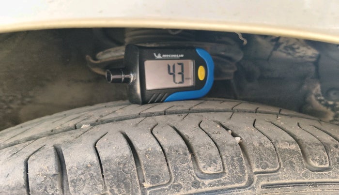 2011 Hyundai Eon MAGNA O, Petrol, Manual, 89,385 km, tyre