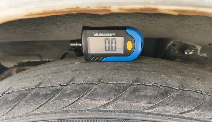 2011 Hyundai Eon MAGNA O, Petrol, Manual, 89,385 km, tyre