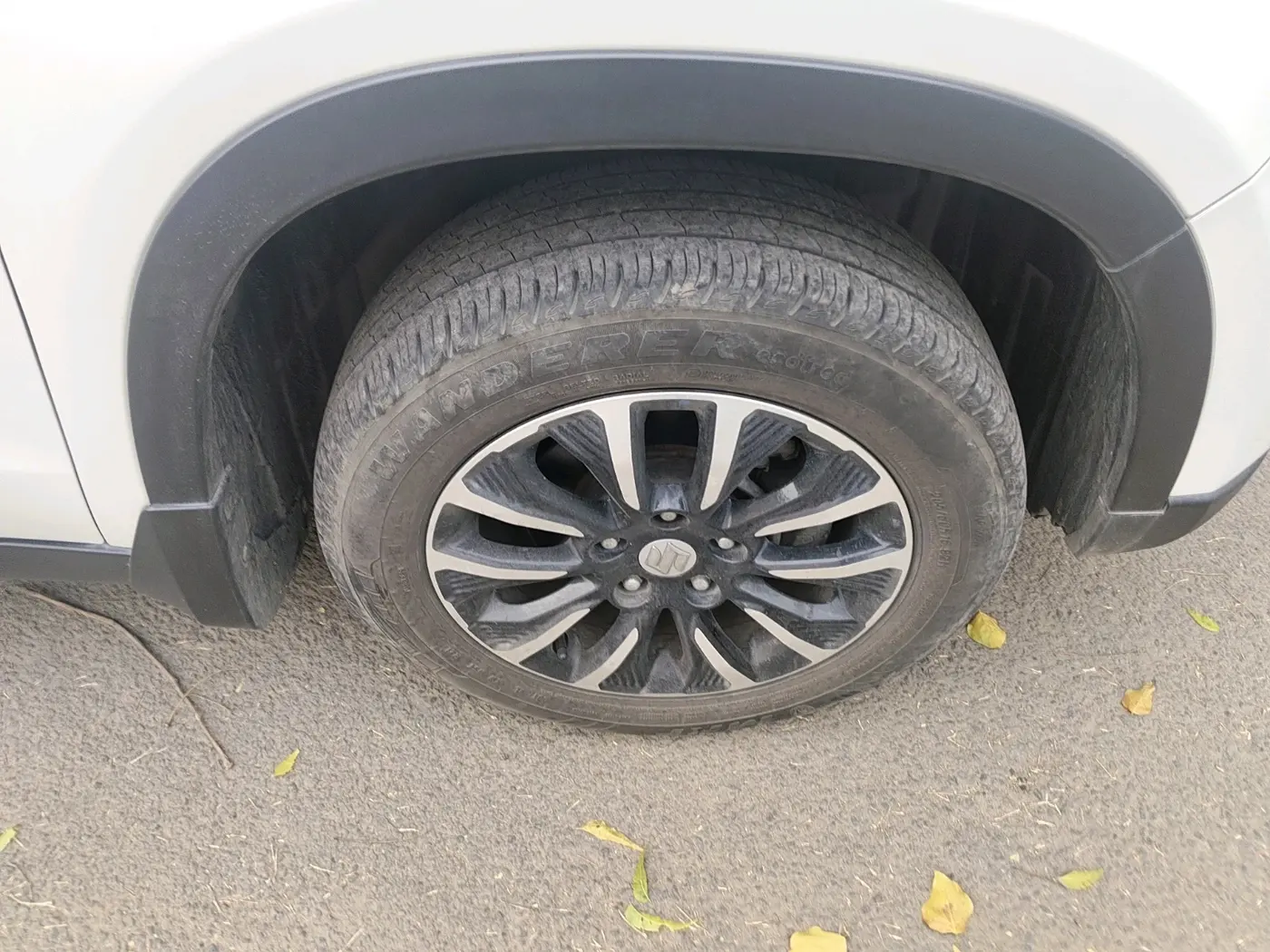 2021 Maruti Vitara Brezza LXI, Petrol, Manual, 19,850 km, tyre