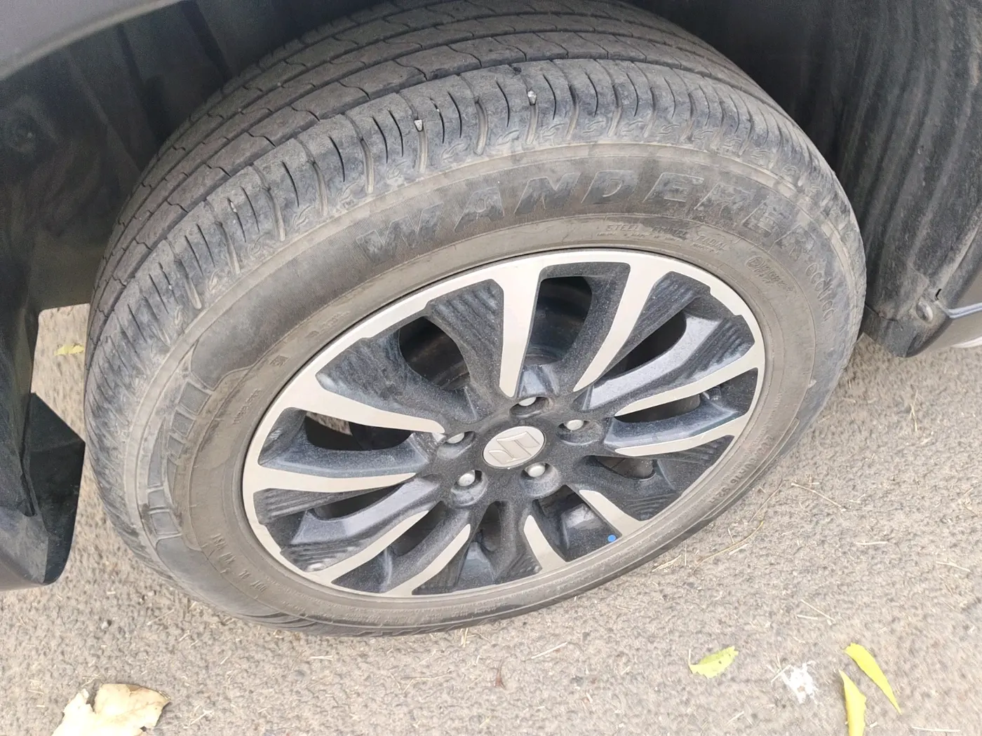 2021 Maruti Vitara Brezza LXI, Petrol, Manual, 19,850 km, tyre